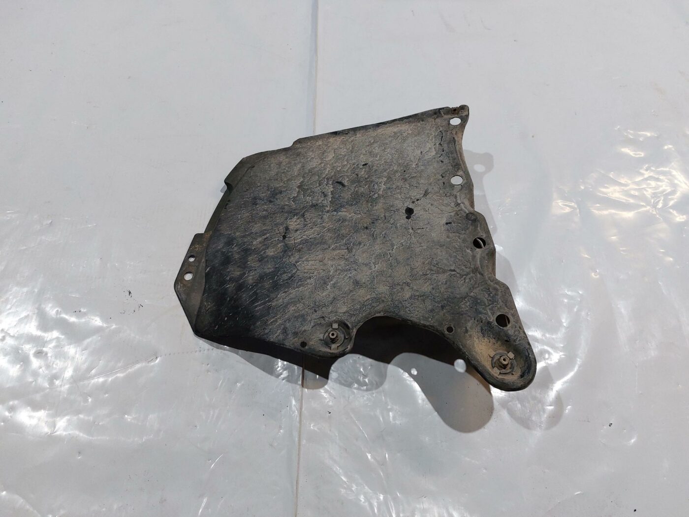 Dzinēja aizsargdaļas priekš VW JETTA 2008 2 Dzinēja aizsargdaļas priekš VW JETTA 2008