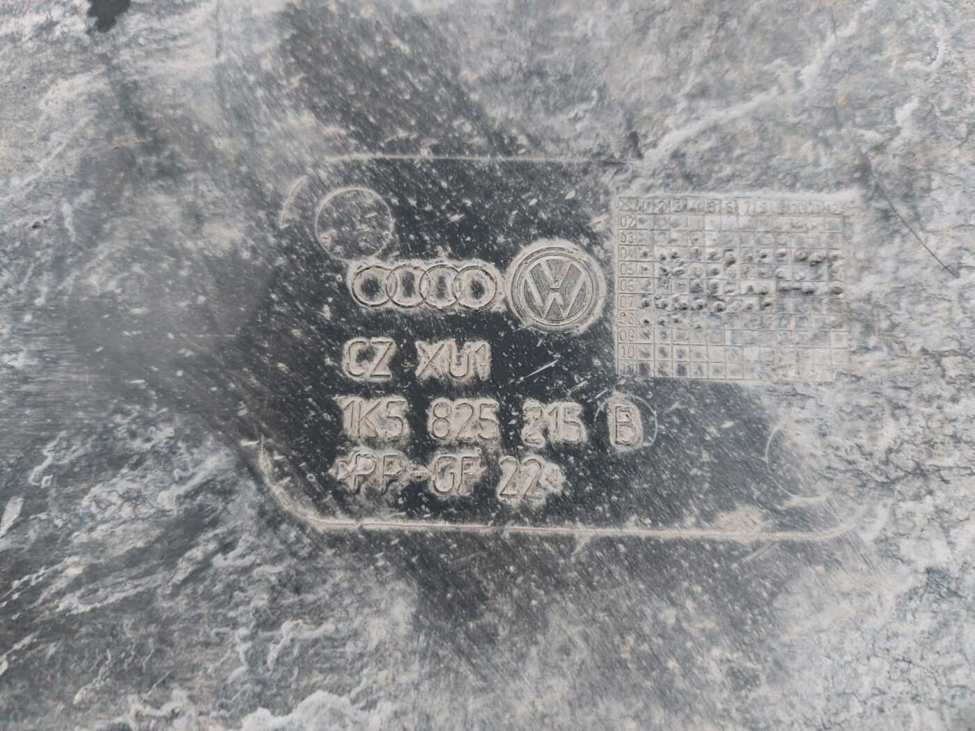 Dzinēja aizsargdaļas priekš VW JETTA 2008 3 Dzinēja aizsargdaļas priekš VW JETTA 2008