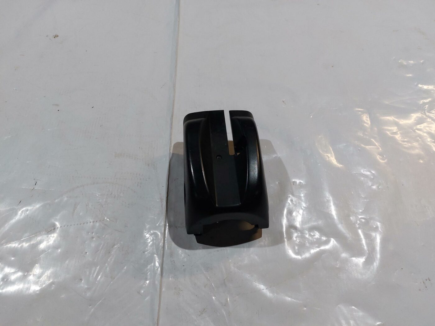 Stūres statnes putekļu aizsargs (salonā) priekš VW JETTA 2008 1 Stūres statnes putekļu aizsargs (salonā) priekš VW JETTA 2008