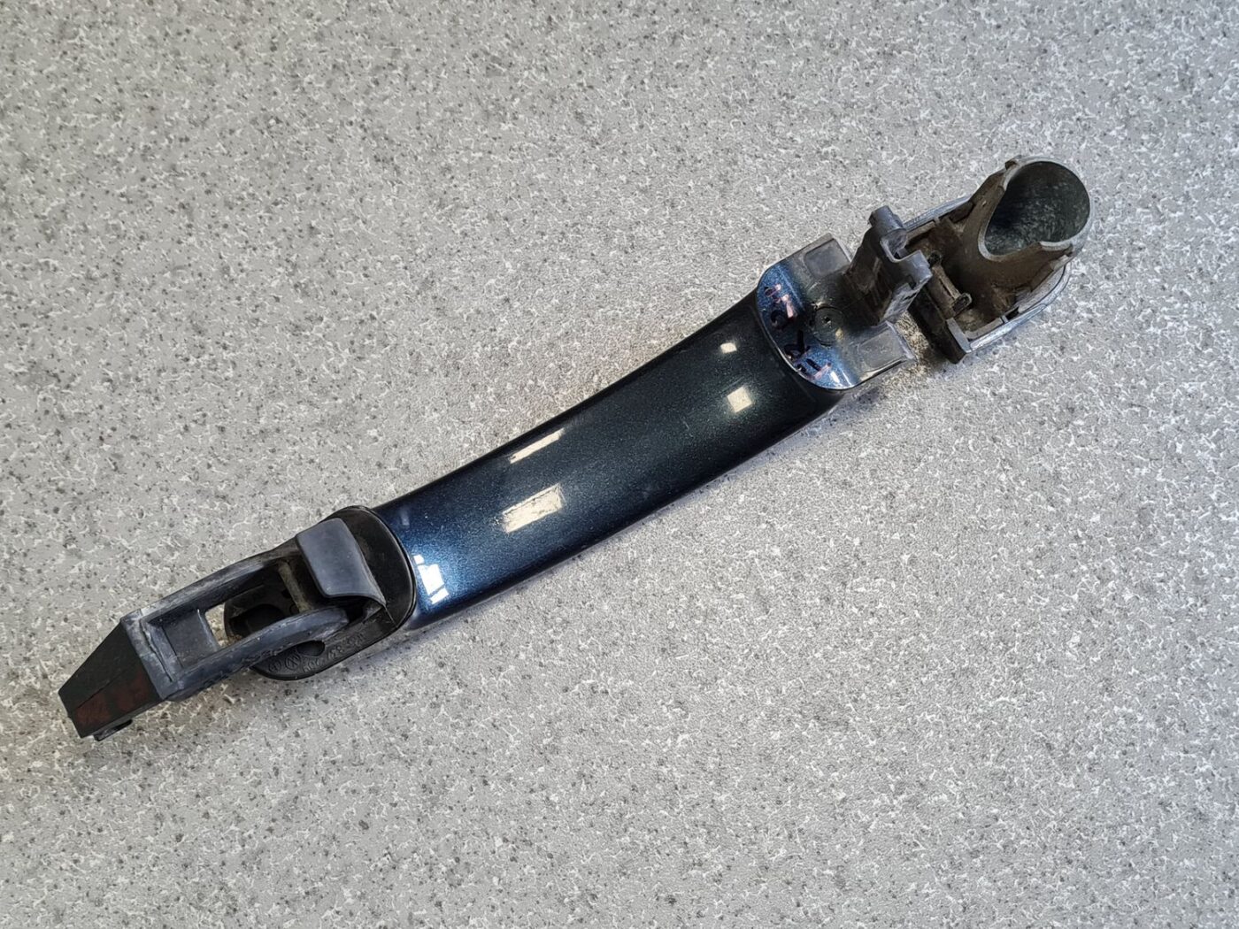 Priekšējāis labais durvju rokturis priekš VW JETTA 2008 5 Priekšējāis labais durvju rokturis priekš VW JETTA 2008