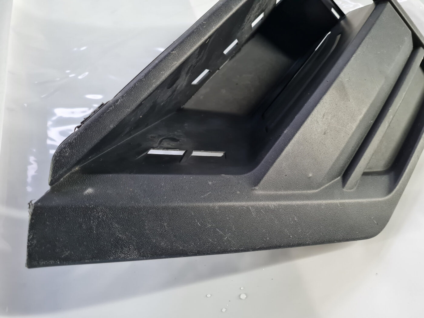 Priekšēja bufera uzlika priekš VW CRAFTER 2018 2 Priekšēja bufera uzlika priekš VW CRAFTER 2018