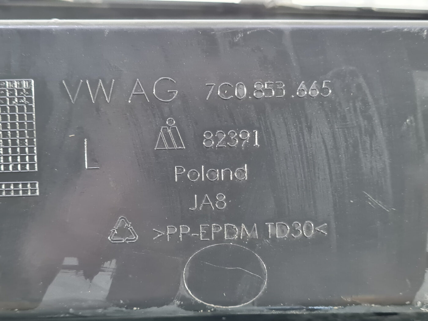 Priekšēja bufera uzlika priekš VW CRAFTER 2018 3 Priekšēja bufera uzlika priekš VW CRAFTER 2018