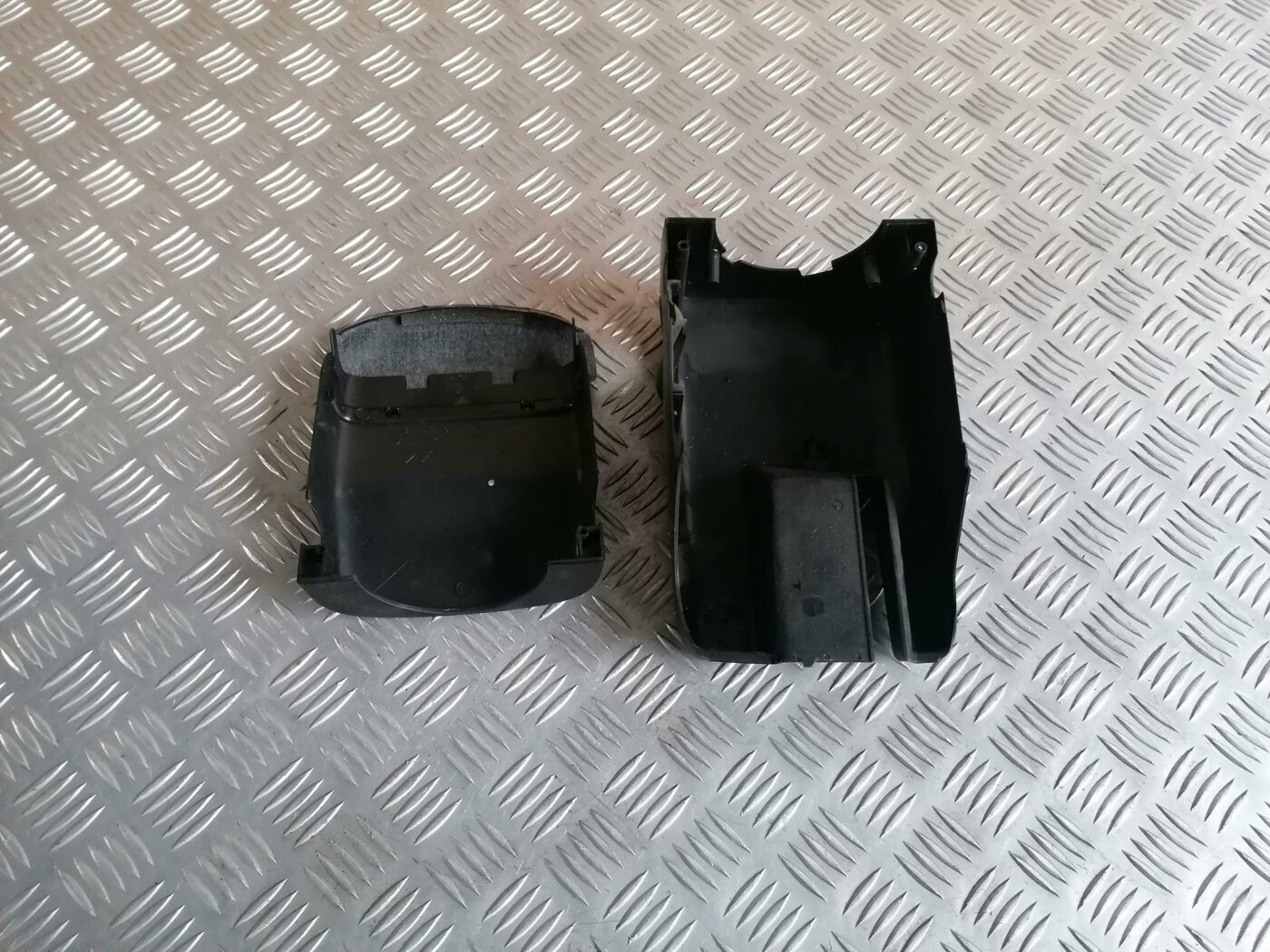 Stūres statnes putekļu aizsargs (salonā) priekš FORD GALAXY 2005 3 Stūres statnes putekļu aizsargs (salonā) priekš FORD GALAXY 2005