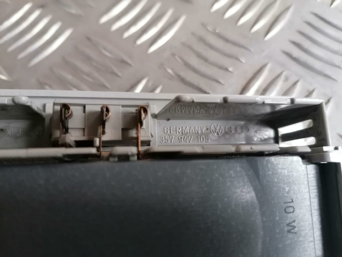 Aizmugurējo sēdvietu apgaismojums priekš FORD GALAXY 2005 3 Aizmugurējo sēdvietu apgaismojums priekš FORD GALAXY 2005