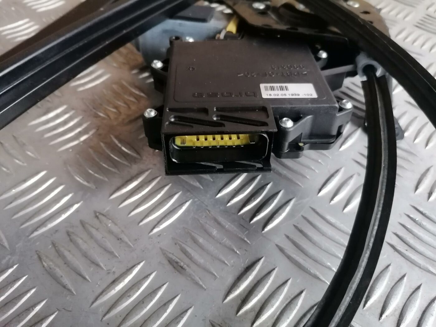 Stikla pacelšanas mehānisms priekšējais kreisais priekš FORD GALAXY 2005 3 Stikla pacelšanas mehānisms priekšējais kreisais priekš FORD GALAXY 2005