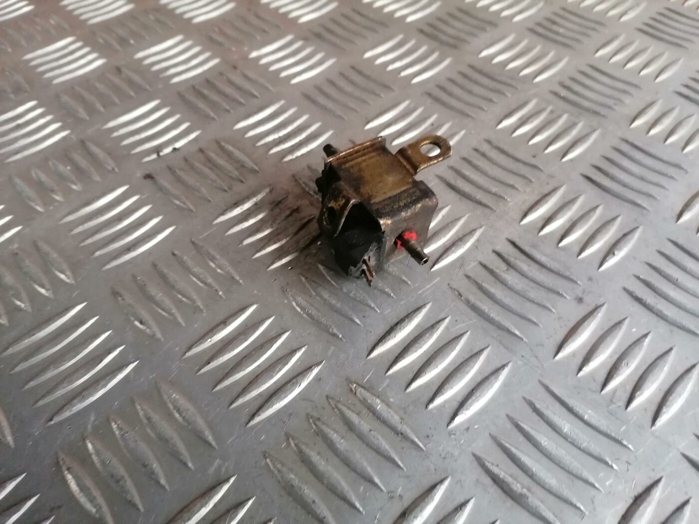 Solenoīda vakuuma vārsts priekš FORD GALAXY 2005 1 Solenoīda vakuuma vārsts priekš FORD GALAXY 2005