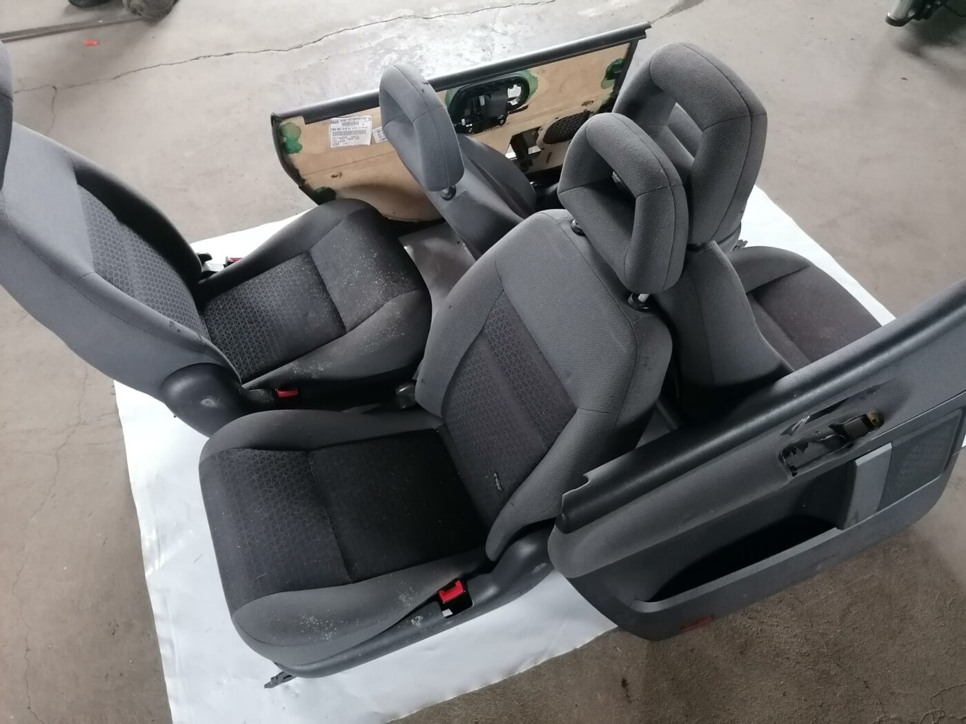 Sēdekļu komplekts priekš FORD GALAXY 2005 2 Sēdekļu komplekts priekš FORD GALAXY 2005