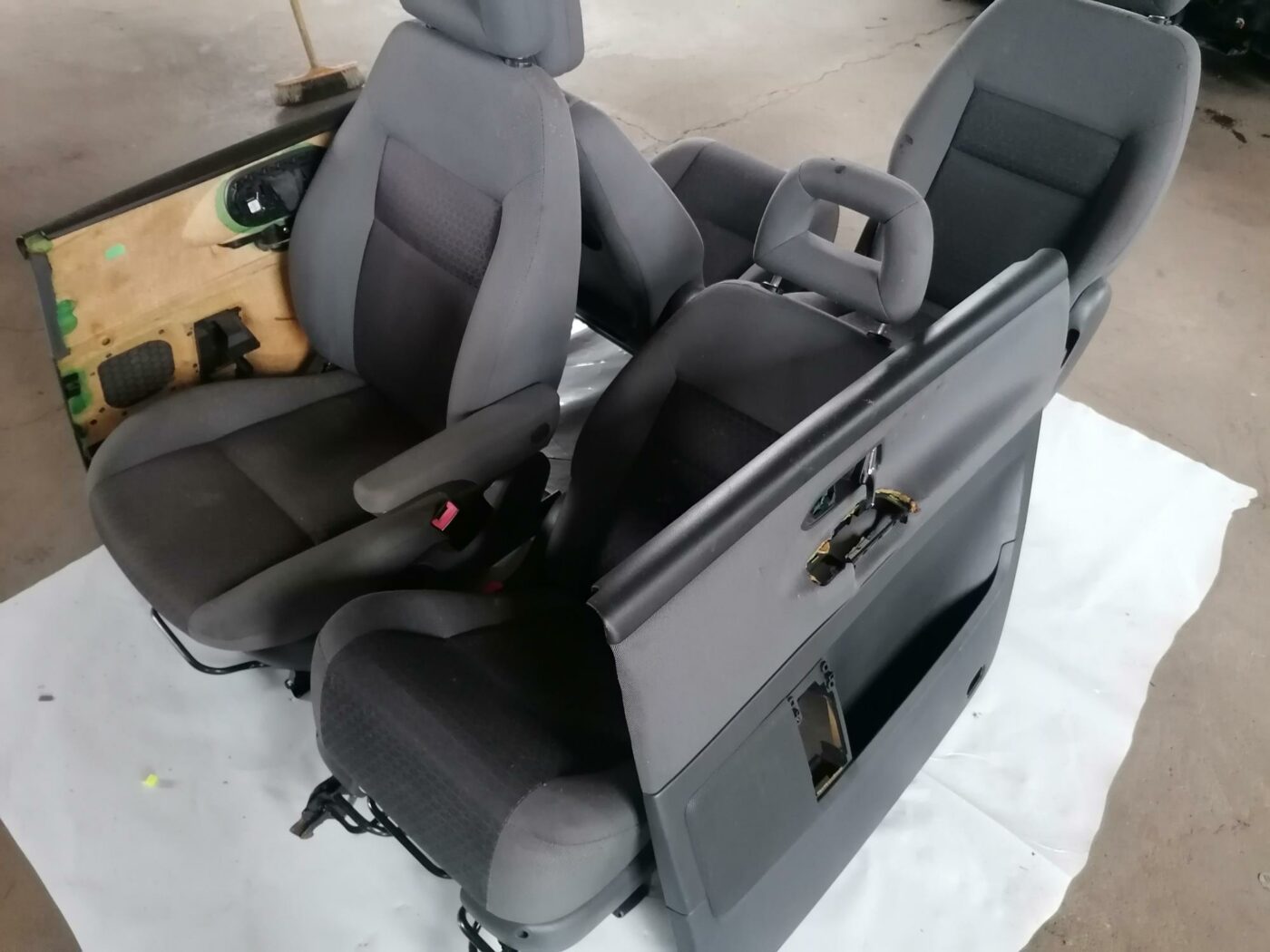 Sēdekļu komplekts priekš FORD GALAXY 2005 4 Sēdekļu komplekts priekš FORD GALAXY 2005