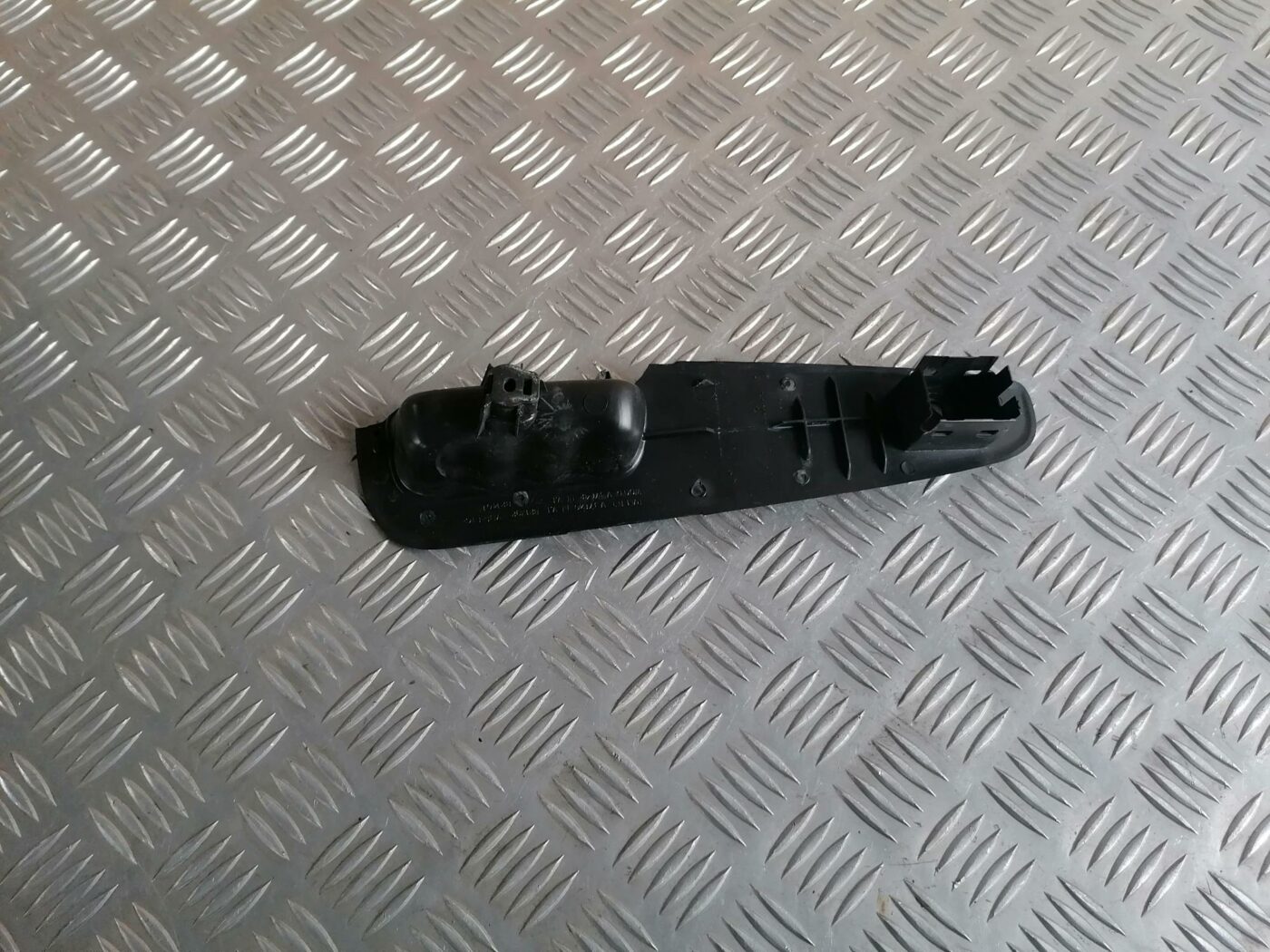 Durvju rokturu apdares uzlika (salonā) priekš CHRYSLER SEBRING 2006 2 Durvju rokturu apdares uzlika (salonā) priekš CHRYSLER SEBRING 2006