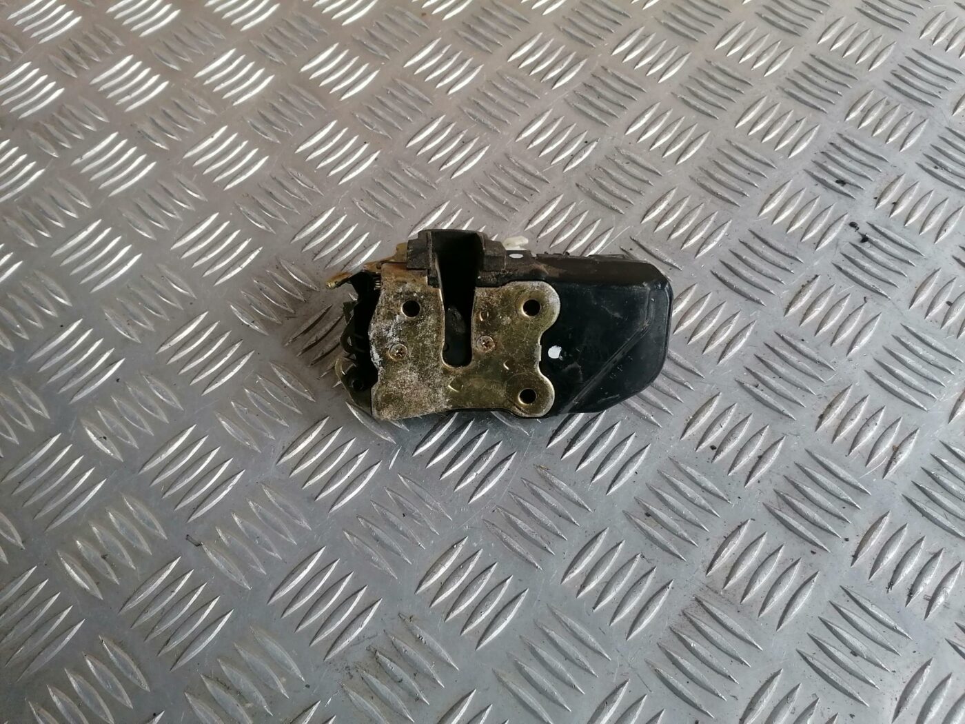 Priekšējo labo durvju slēdzene priekš CHRYSLER SEBRING 2006 2 Priekšējo labo durvju slēdzene priekš CHRYSLER SEBRING 2006