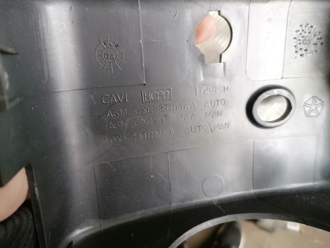 Stūres statnes putekļu aizsargs (salonā) priekš CHRYSLER SEBRING 2006 3 Stūres statnes putekļu aizsargs (salonā) priekš CHRYSLER SEBRING 2006