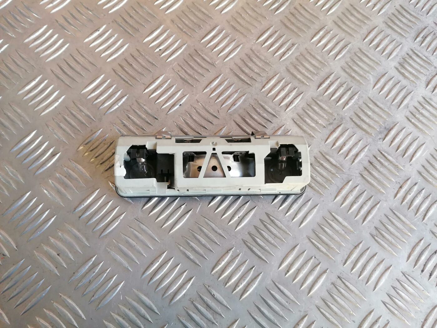 Aizmugurējo sēdvietu apgaismojums priekš BMW 530D E39 2001 TOURING 3 Aizmugurējo sēdvietu apgaismojums priekš BMW 530D E39 2001 TOURING