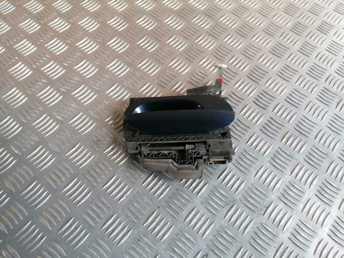 Priekšējāis labais durvju rokturis priekš BMW 530D E39 2001 TOURING 1 Priekšējāis labais durvju rokturis priekš BMW 530D E39 2001 TOURING