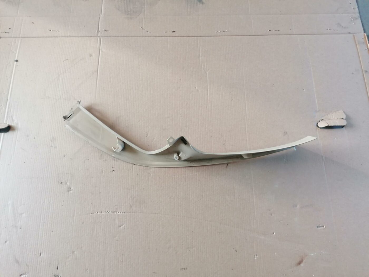 Bagažnieka nodalījuma statnes apdare priekš BMW 530D E39 2001 TOURING 2 Bagažnieka nodalījuma statnes apdare priekš BMW 530D E39 2001 TOURING