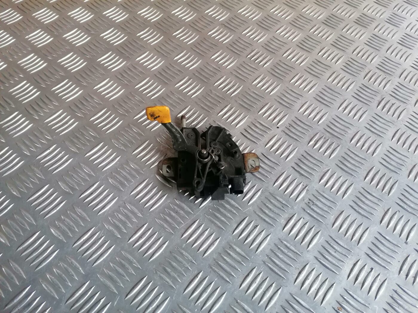 Pārsega slēdzene priekš FORD MONDEO 2007 1 Pārsega slēdzene priekš FORD MONDEO 2007