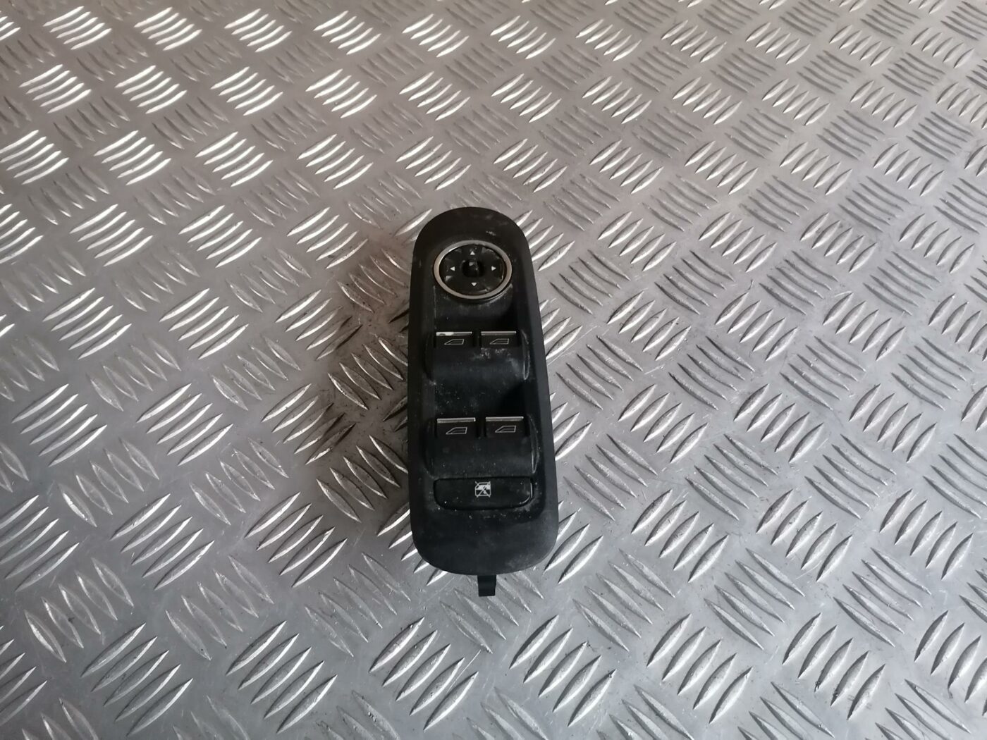 Šofera durvju slēdža pogas priekš FORD MONDEO 2007 1 Šofera durvju slēdža pogas priekš FORD MONDEO 2007