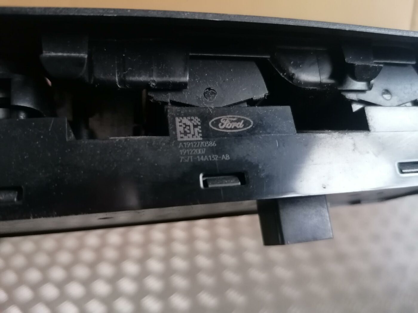 Šofera durvju slēdža pogas priekš FORD MONDEO 2007 3 Šofera durvju slēdža pogas priekš FORD MONDEO 2007