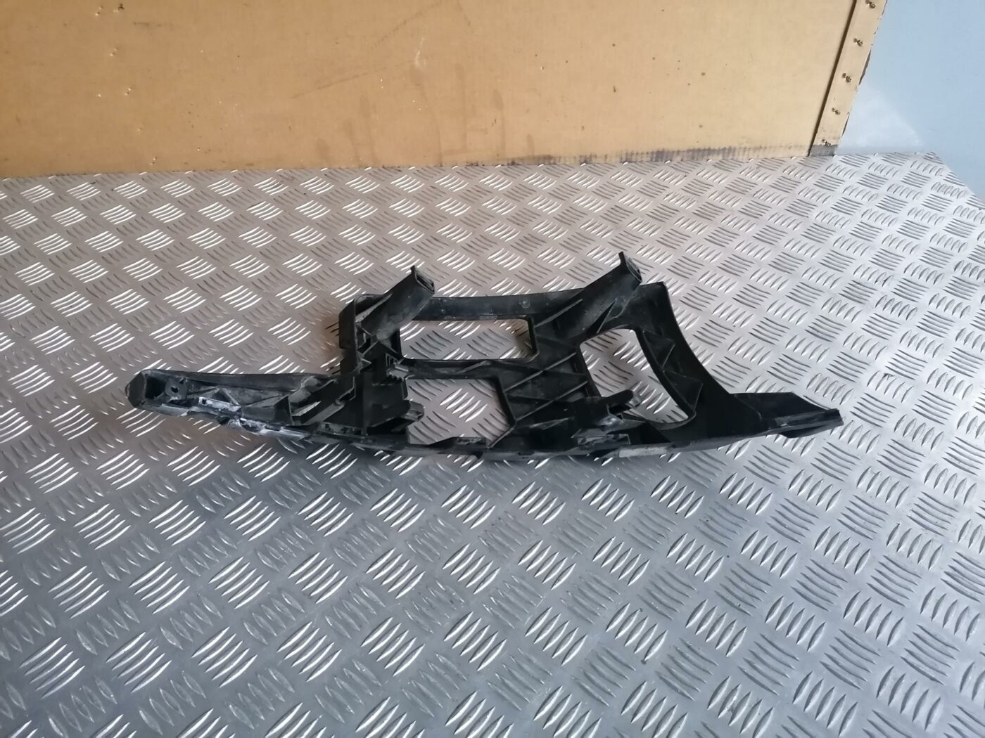 Priekšēja bufera kronšteins priekš FORD MONDEO 2007 1 Priekšēja bufera kronšteins priekš FORD MONDEO 2007