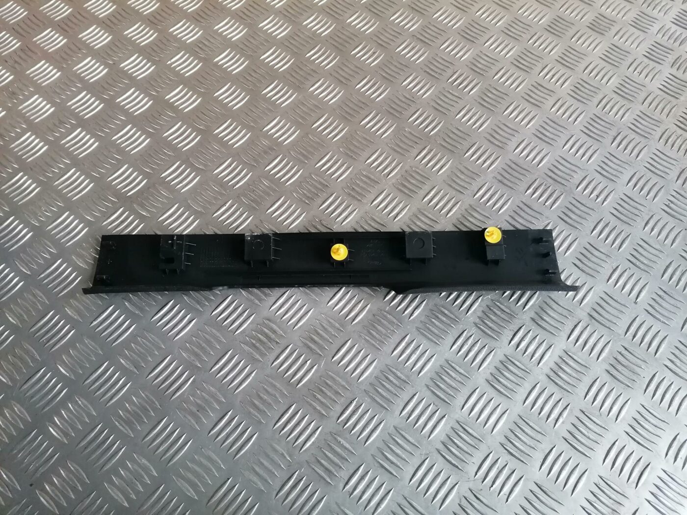 Sliekšņa priekšēja laba uzlika (salonā) priekš FORD MONDEO 2007 2 Sliekšņa priekšēja laba uzlika (salonā) priekš FORD MONDEO 2007