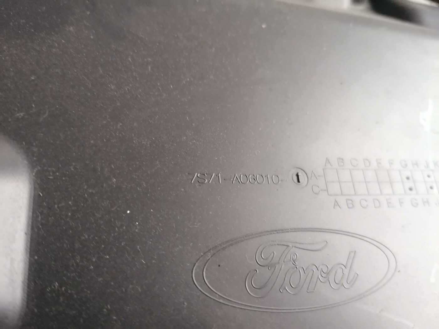 Mantu glabāšanas nodalījums pasažiera pusē priekš FORD MONDEO 2007 4 Mantu glabāšanas nodalījums pasažiera pusē priekš FORD MONDEO 2007