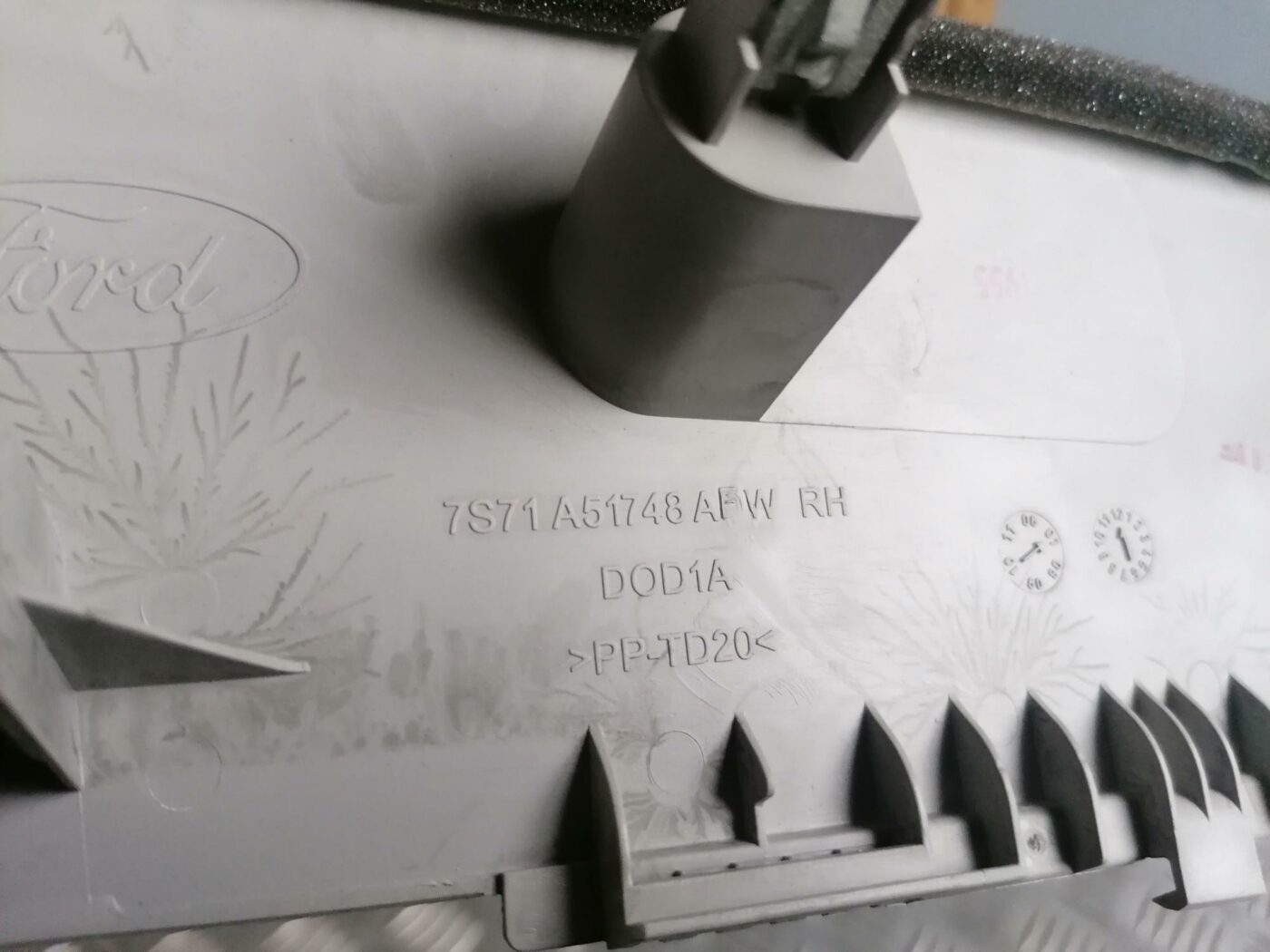 Aizmugurējas salona statnes apdare priekš FORD MONDEO 2007 3 Aizmugurējas salona statnes apdare priekš FORD MONDEO 2007