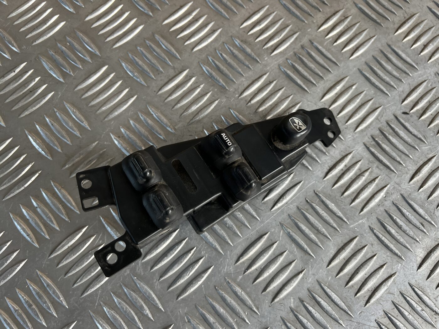 Šofera durvju slēdža pogas priekš CHRYSLER SEBRING 2006 2 Šofera durvju slēdža pogas priekš CHRYSLER SEBRING 2006