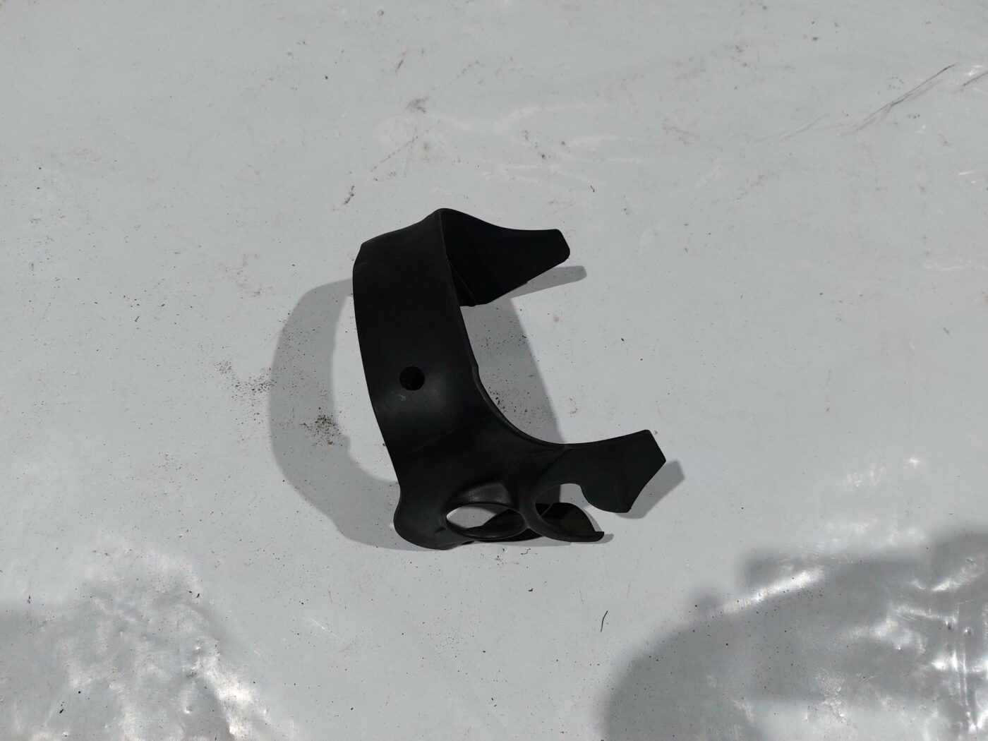 Stūres statnes putekļu aizsargs (salonā) priekš CHRYSLER VOYAGER 2006 1 Stūres statnes putekļu aizsargs (salonā) priekš CHRYSLER VOYAGER 2006