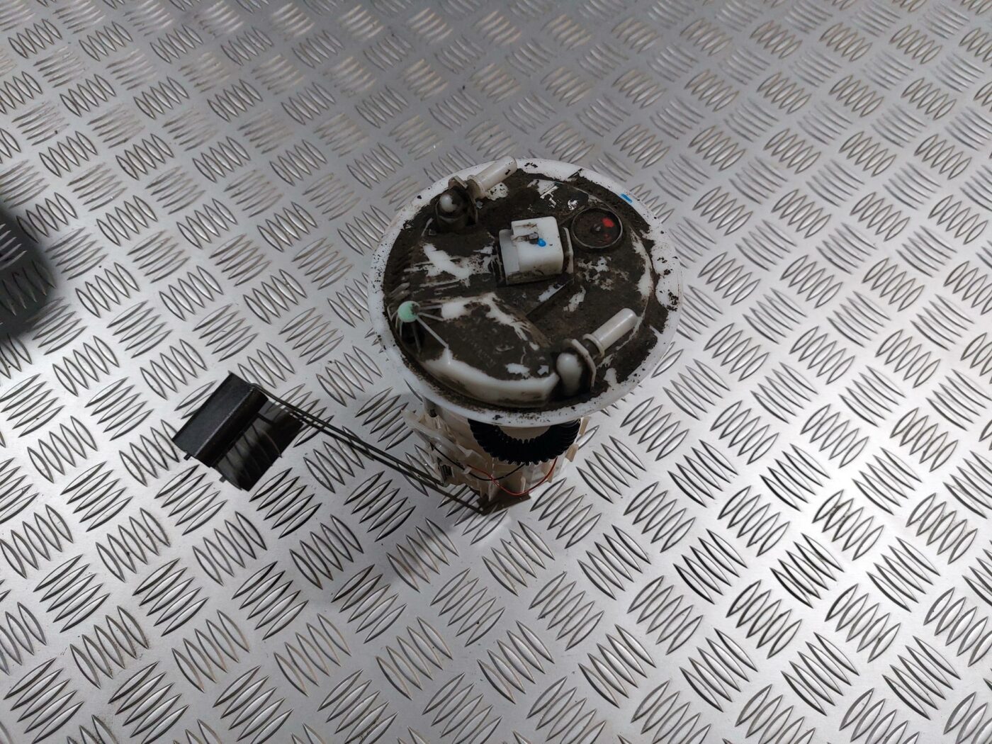 Degvielas tvertnes sūknis priekš RENAULT LAGUNA 2011 1 Degvielas tvertnes sūknis priekš RENAULT LAGUNA 2011