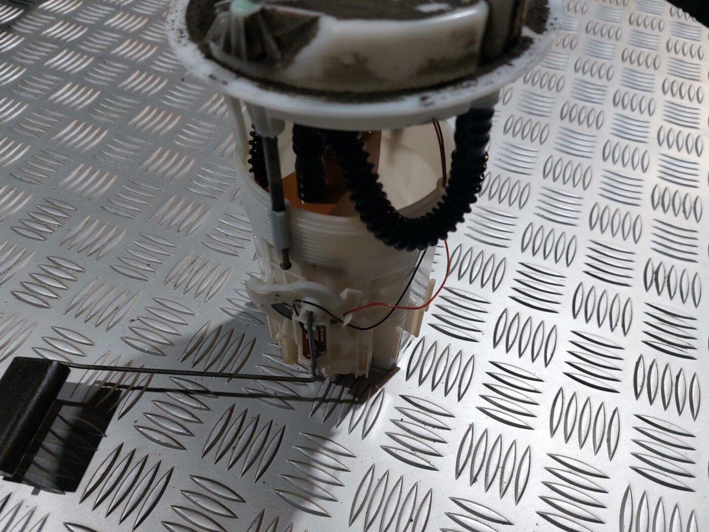 Degvielas tvertnes sūknis priekš RENAULT LAGUNA 2011 2 Degvielas tvertnes sūknis priekš RENAULT LAGUNA 2011