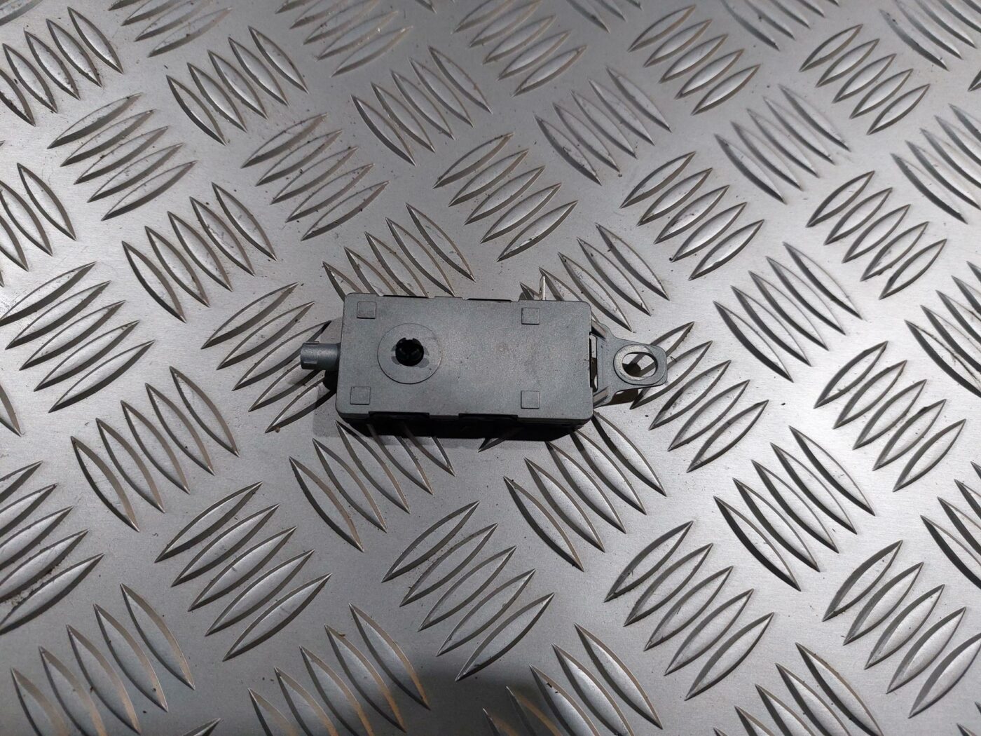 Antenas pastiprinātāja bloks priekš RENAULT LAGUNA 2011 2 Antenas pastiprinātāja bloks priekš RENAULT LAGUNA 2011