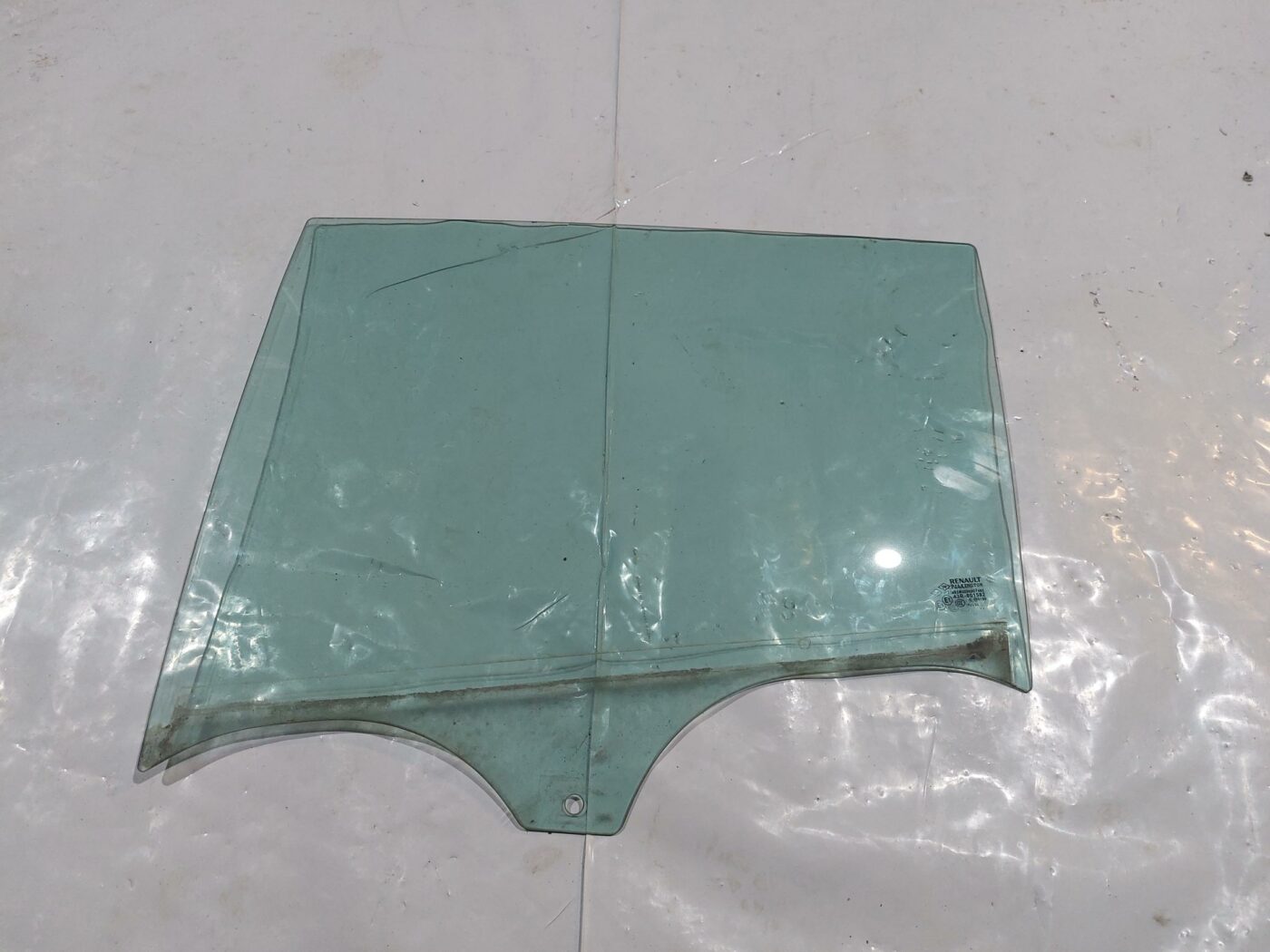 Aizmugurējo kreiso durvju stikls priekš RENAULT LAGUNA 2011 1 Aizmugurējo kreiso durvju stikls priekš RENAULT LAGUNA 2011