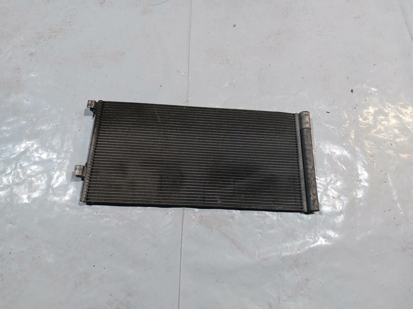 Gaisa kondicioniera radiators priekš RENAULT LAGUNA 2011 1 Gaisa kondicioniera radiators priekš RENAULT LAGUNA 2011