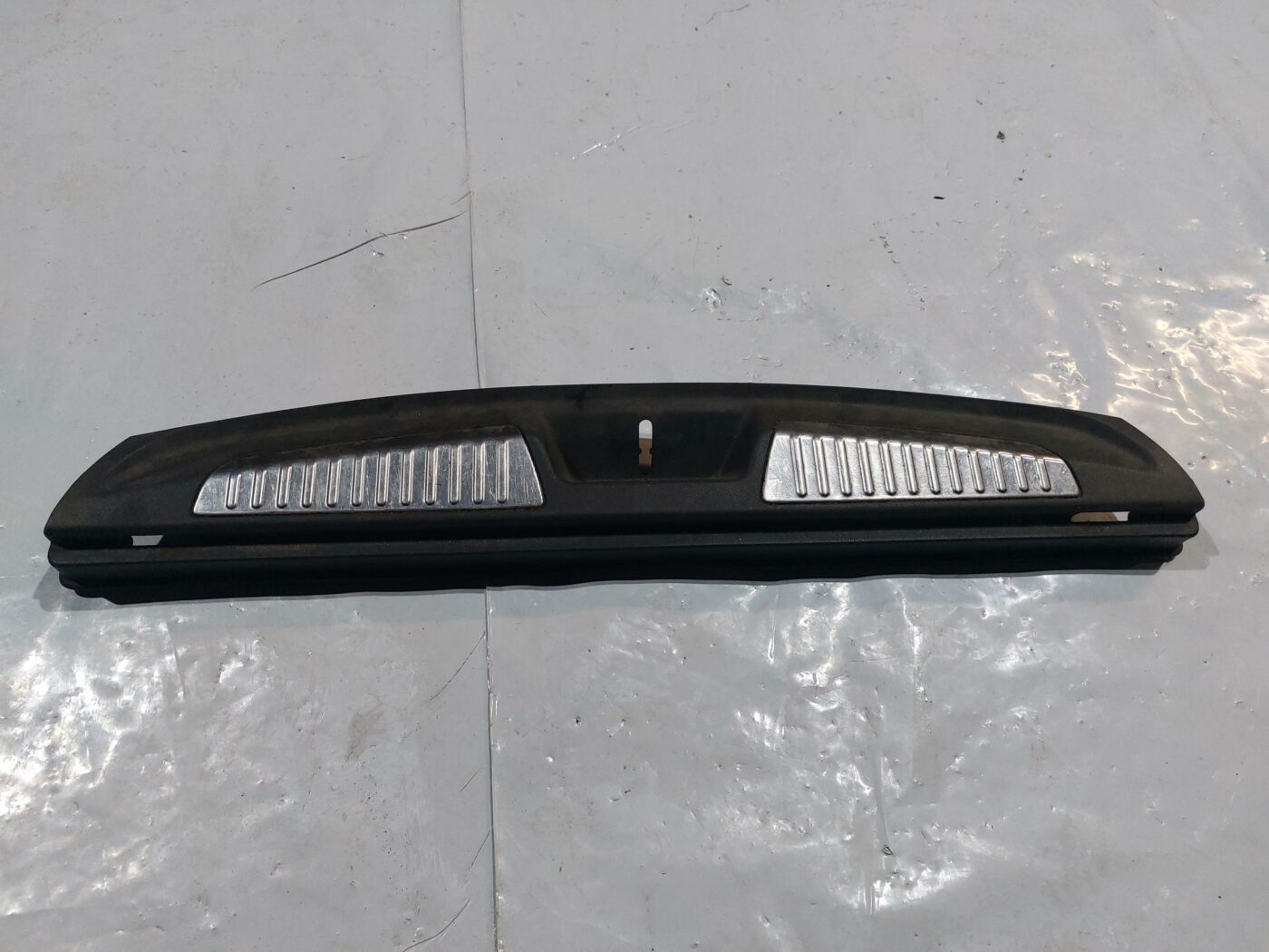 Bagažnieka nodalījuma sliekšņa uzlika priekš RENAULT LAGUNA 2011 1 Bagažnieka nodalījuma sliekšņa uzlika priekš RENAULT LAGUNA 2011