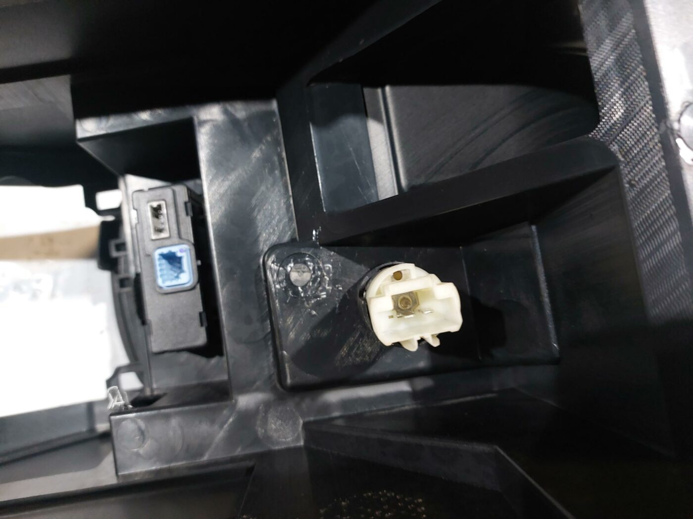 Centrālās konsoles apdares lielākā daļa priekš RENAULT LAGUNA 2011 4 Centrālās konsoles apdares lielākā daļa priekš RENAULT LAGUNA 2011