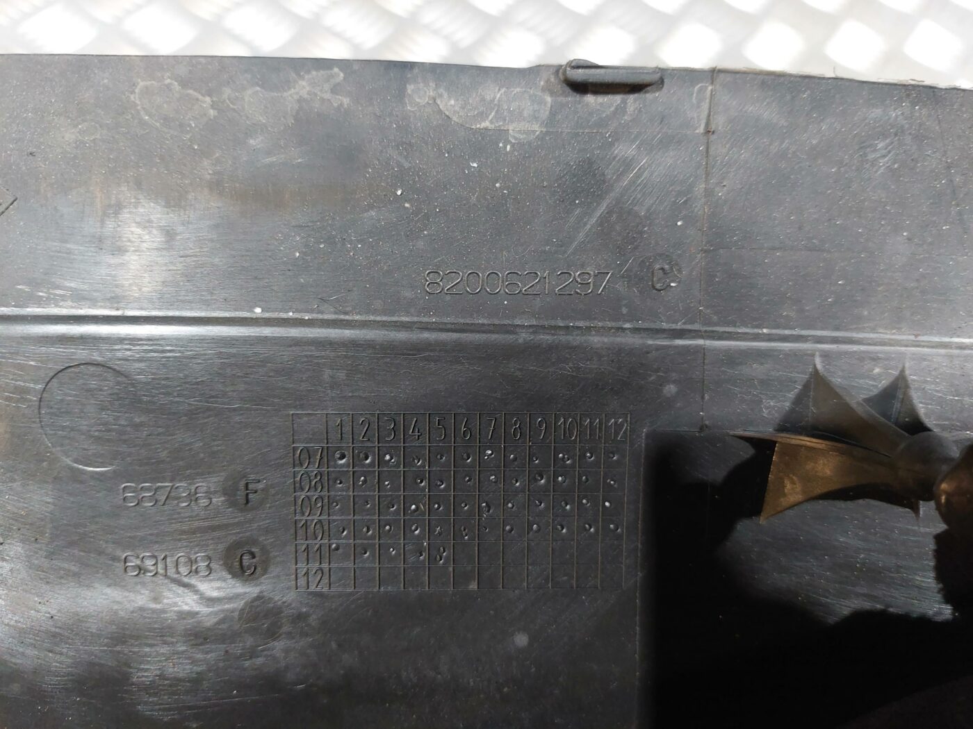 Dzinēja dekoratīvais vāks priekš RENAULT LAGUNA 2011 3 Dzinēja dekoratīvais vāks priekš RENAULT LAGUNA 2011