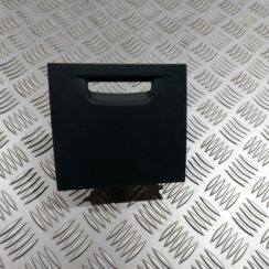 Mērinstrumentu paneļa apakšēja apdare priekš RENAULT LAGUNA 2011