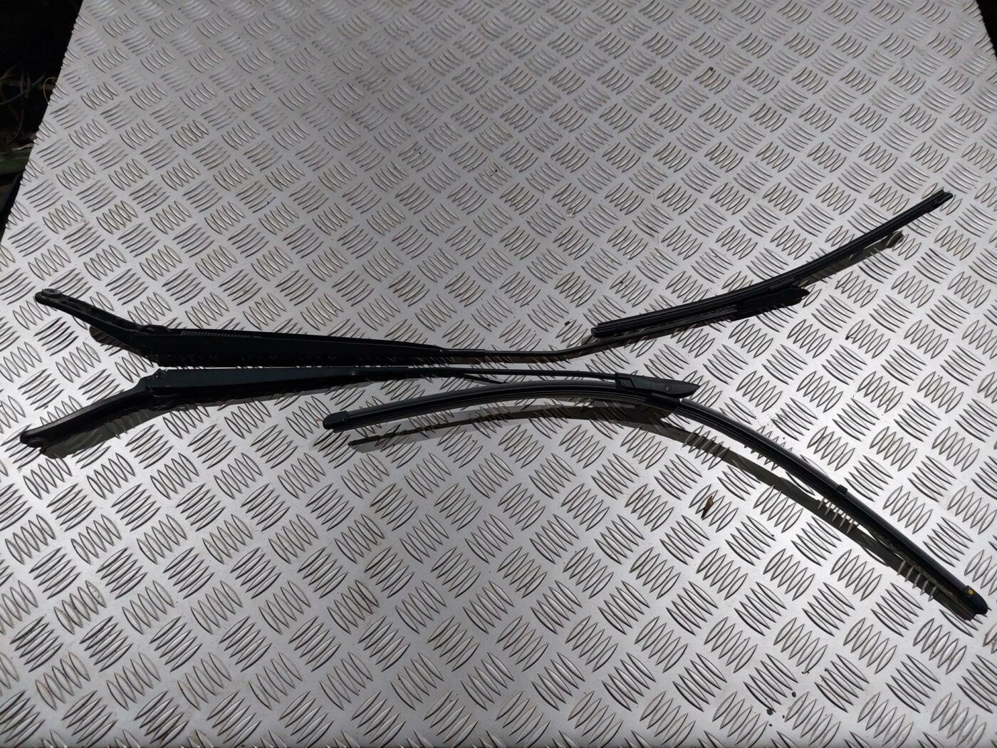 Vējstikla slotu turētāju komplekts priekš RENAULT LAGUNA 2011 1 Vējstikla slotu turētāju komplekts priekš RENAULT LAGUNA 2011