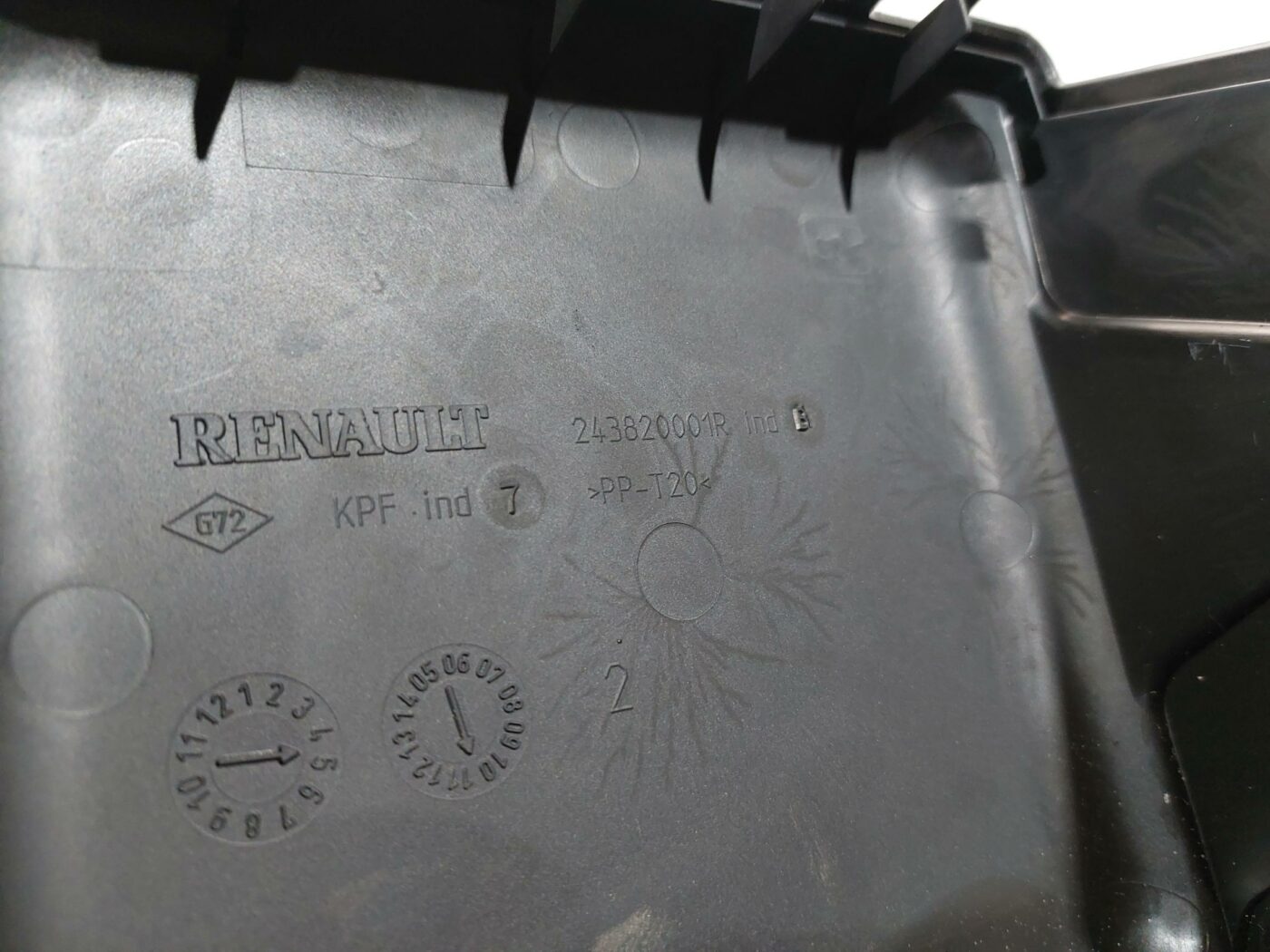 Drošinātāju kārbas korpusa vāks priekš RENAULT LAGUNA 2011 3 Drošinātāju kārbas korpusa vāks priekš RENAULT LAGUNA 2011