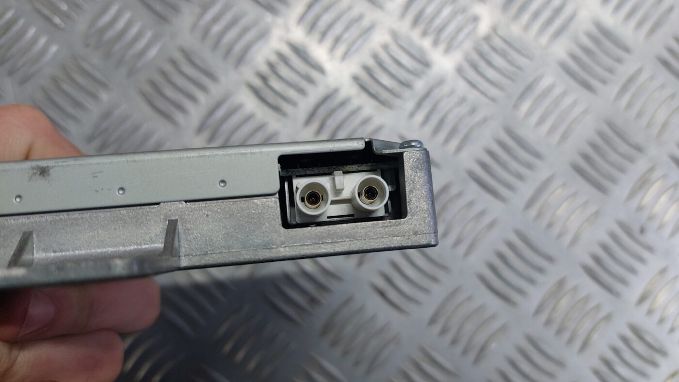 Antenas pastiprinātāja bloks priekš VOLVO S40 2004 Black 4 Antenas pastiprinātāja bloks priekš VOLVO S40 2004 Black