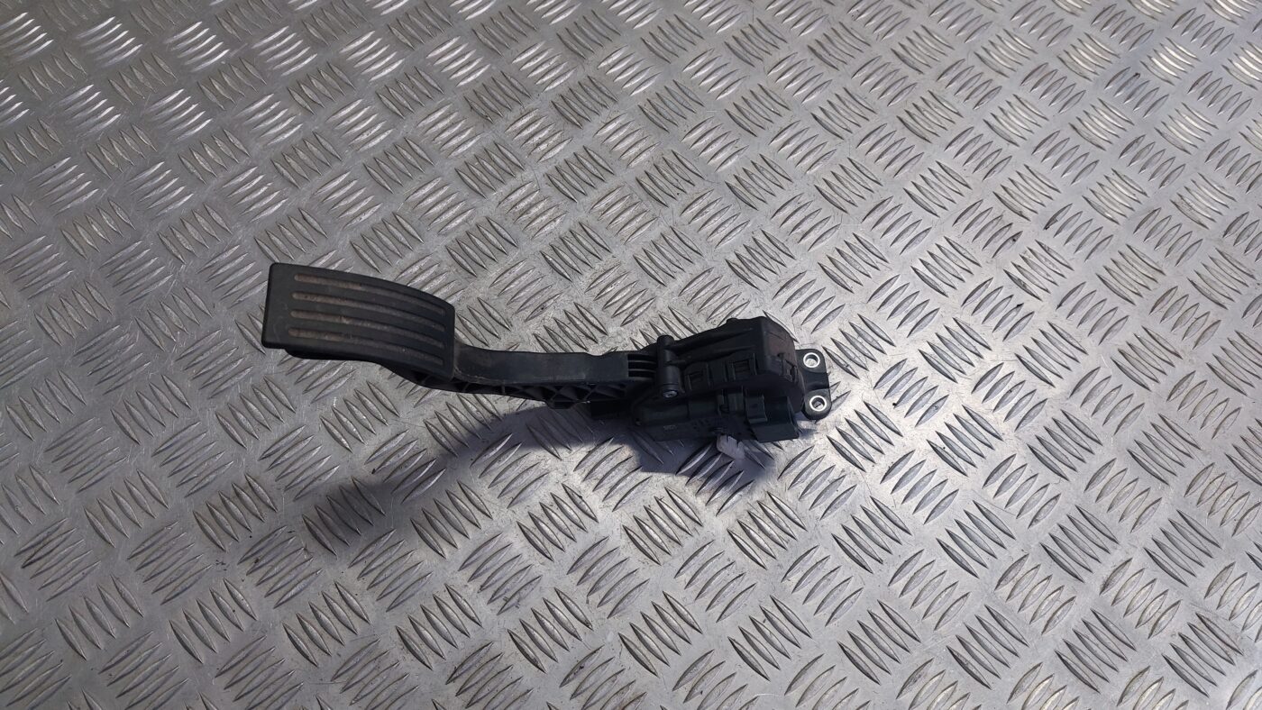 Gāzes pedālis priekš VOLVO S40 2004 Black 2 Gāzes pedālis priekš VOLVO S40 2004 Black