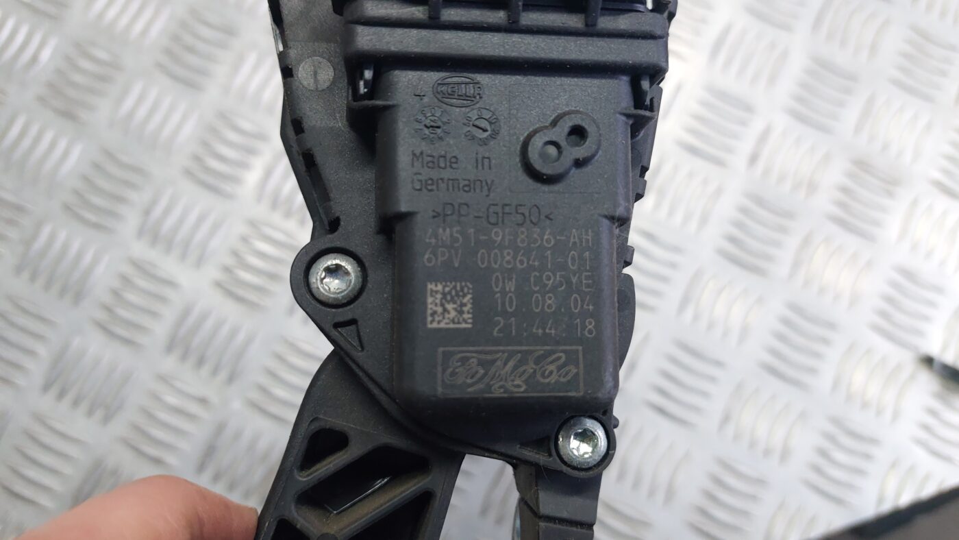 Gāzes pedālis priekš VOLVO S40 2004 Black 4 Gāzes pedālis priekš VOLVO S40 2004 Black