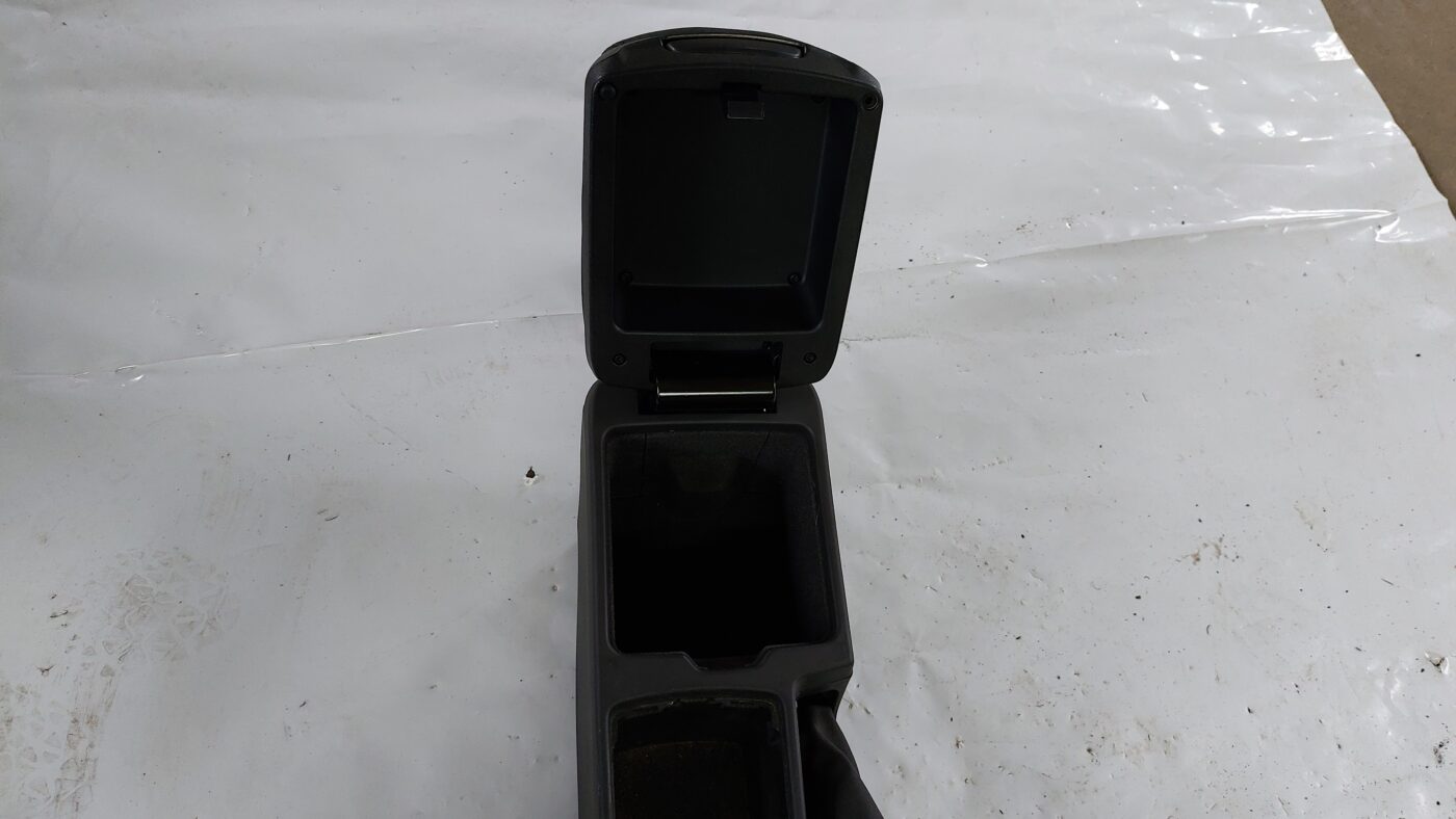 Centrālās konsoles apdares lielākā daļa priekš VOLVO S40 2004 Black 2 Centrālās konsoles apdares lielākā daļa priekš VOLVO S40 2004 Black