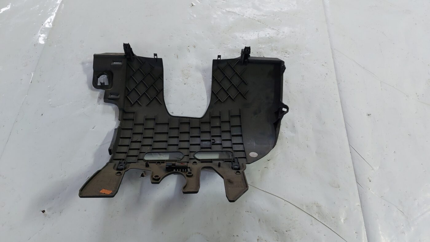 Mērinstrumentu paneļa apdare (zem stūres) priekš VOLVO S40 2004 Black 2 Mērinstrumentu paneļa apdare (zem stūres) priekš VOLVO S40 2004 Black