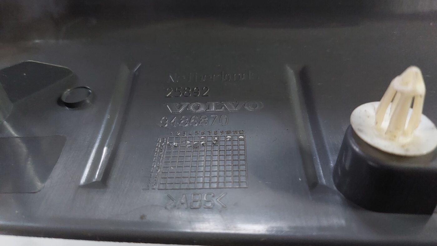 Bagažnieka nodalījuma sliekšņa uzlika priekš VOLVO S40 2004 Black 4 Bagažnieka nodalījuma sliekšņa uzlika priekš VOLVO S40 2004 Black