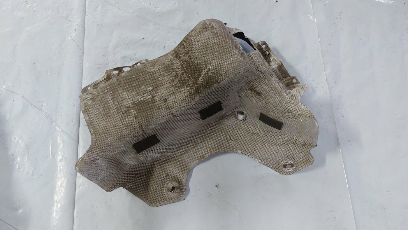 Izpūtēja sistēmas karstuma aizsargs priekš VOLVO S40 2004 Black 2 Izpūtēja sistēmas karstuma aizsargs priekš VOLVO S40 2004 Black