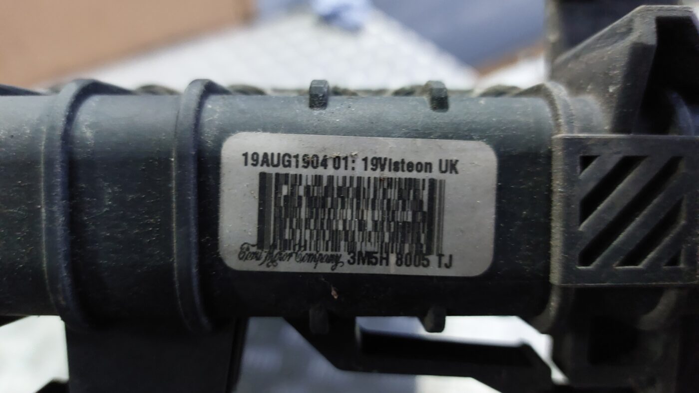 Dzesēšanas radiators priekš VOLVO S40 2004 Black 3 Dzesēšanas radiators priekš VOLVO S40 2004 Black