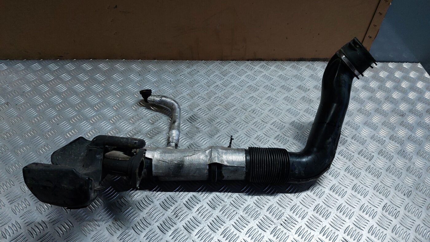 Interkulera caurule priekš VOLVO S40 2004 Black 1 Interkulera caurule priekš VOLVO S40 2004 Black