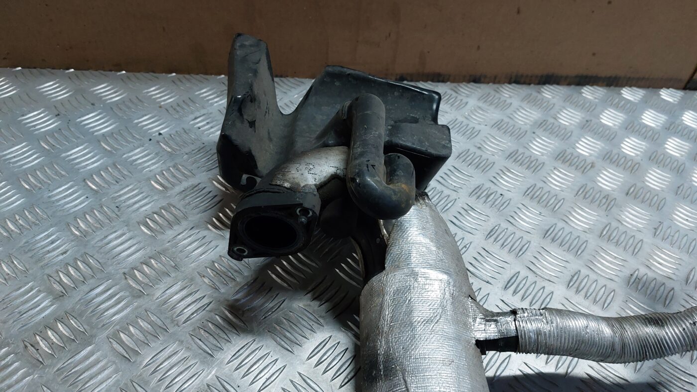 Interkulera caurule priekš VOLVO S40 2004 Black 2 Interkulera caurule priekš VOLVO S40 2004 Black