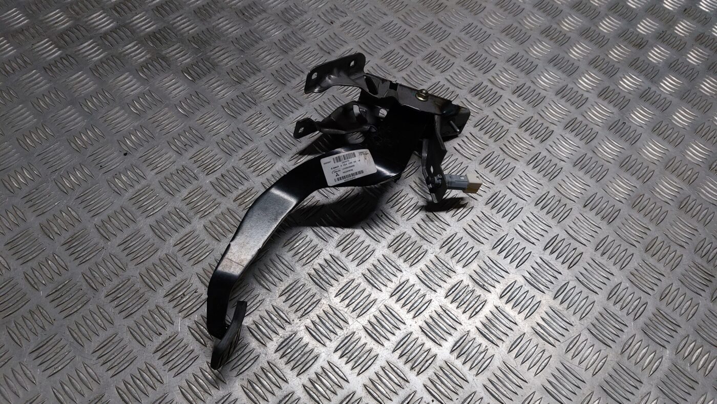 Bremžu pedālis priekš MITSUBISHI COLT 2007 1 Bremžu pedālis priekš MITSUBISHI COLT 2007