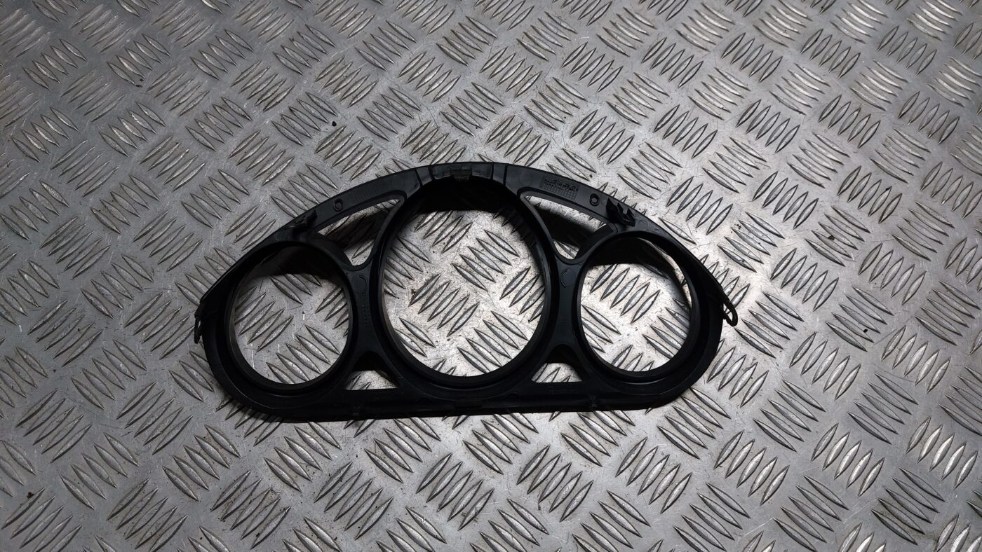 Spidometra apdare priekš MITSUBISHI COLT 2007 2 Spidometra apdare priekš MITSUBISHI COLT 2007